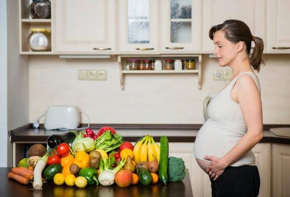 زن باردار چه بخورد تا فرزندش زیباتر و باهوش‌ تر شود؟